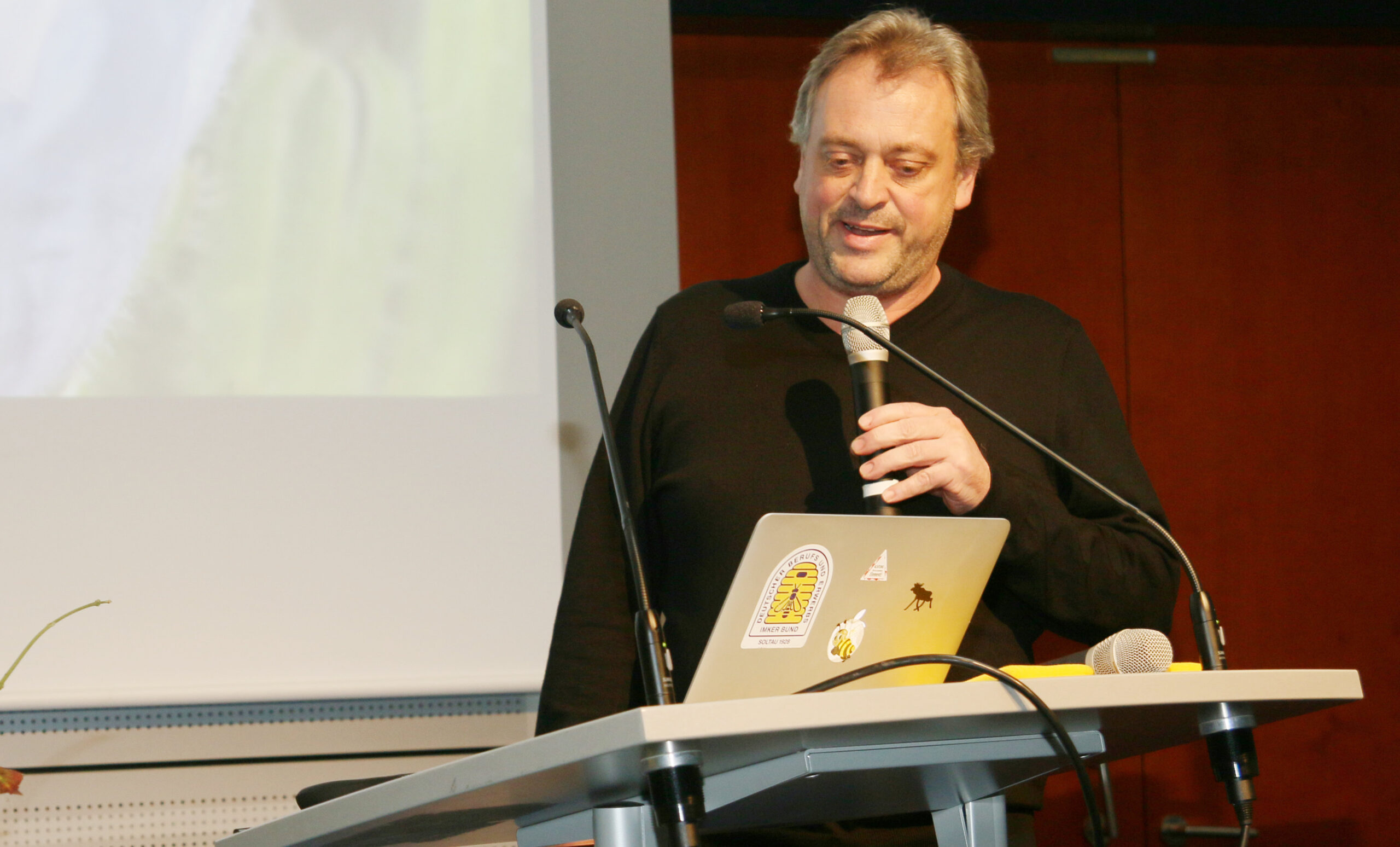 Thomas Hock klärt seit Jahren über wirtschaftliche und politische Verstrickungen auf dem Honigmarkt auf. Foto: Janine Fritsch